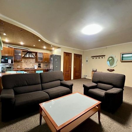 Apartment In The Center Of Киев Екстериор снимка