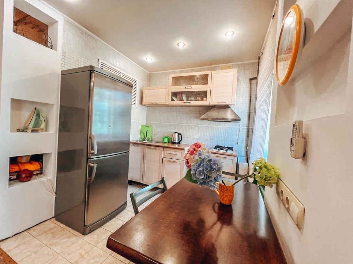 Apartment In The Center Of Киев Екстериор снимка