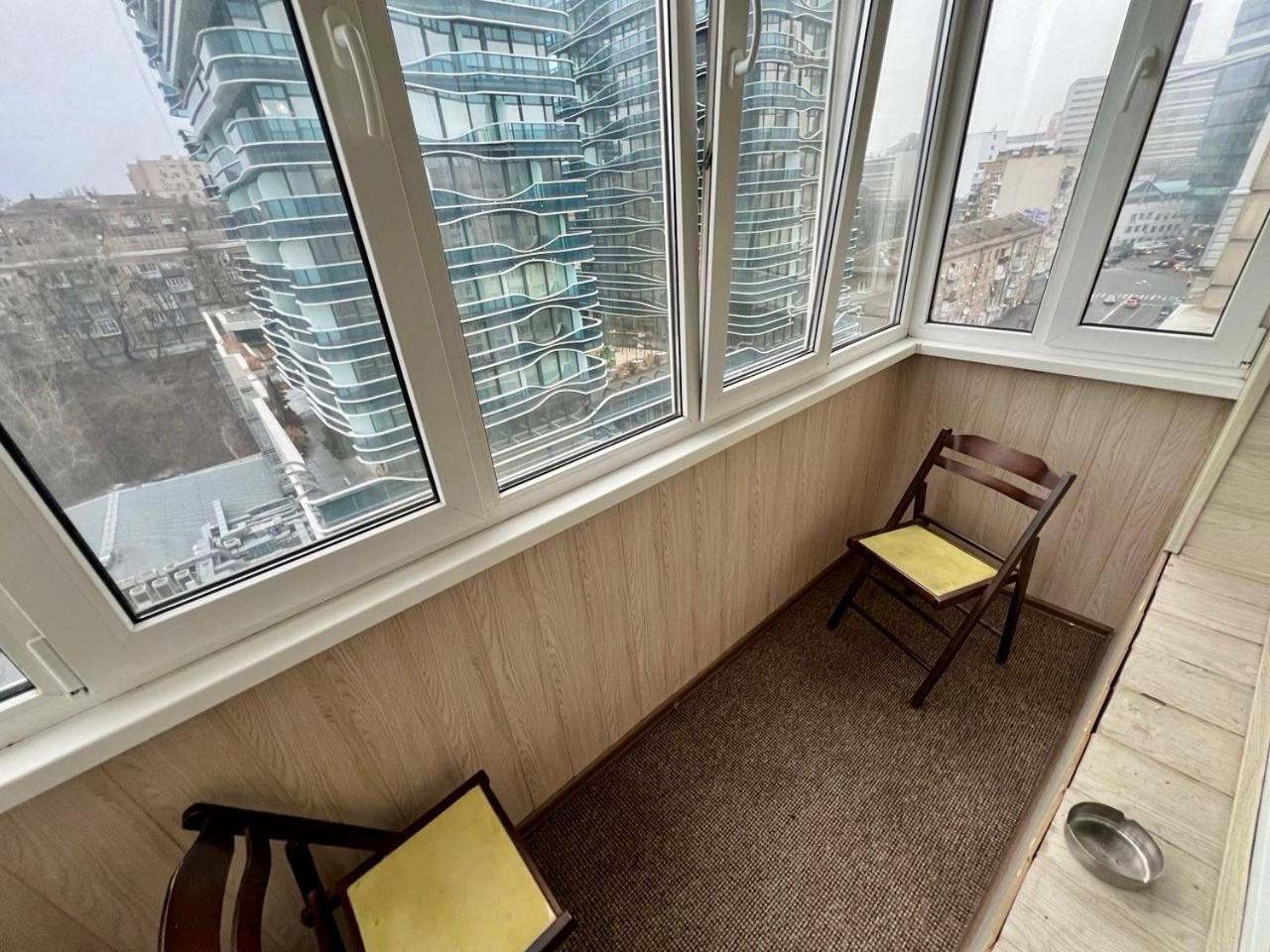 Apartment In The Center Of Киев Екстериор снимка