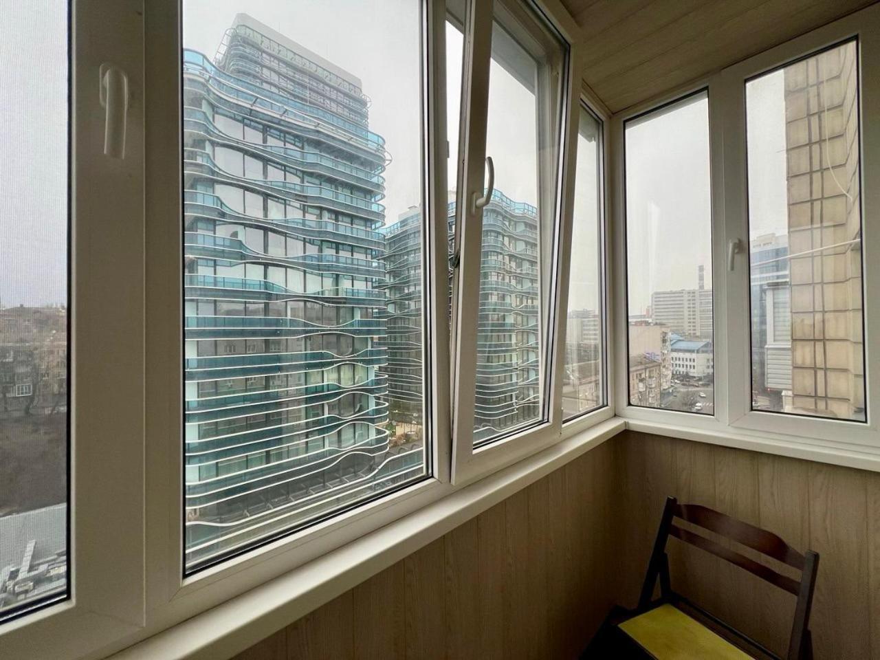 Apartment In The Center Of Киев Екстериор снимка