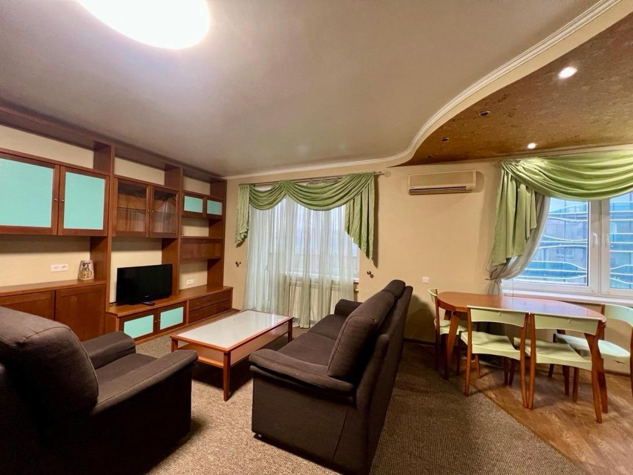 Apartment In The Center Of Киев Екстериор снимка