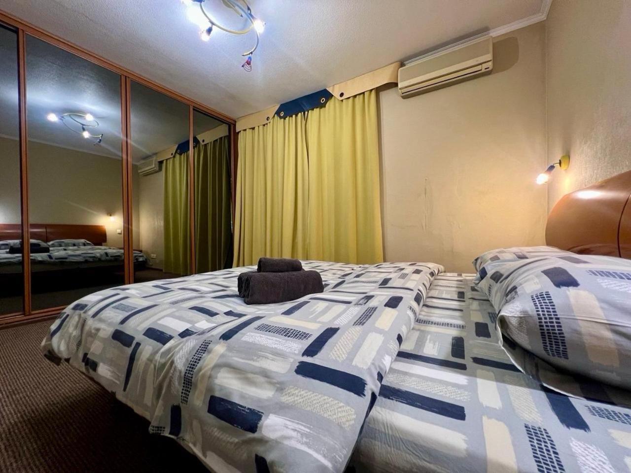 Apartment In The Center Of Киев Екстериор снимка