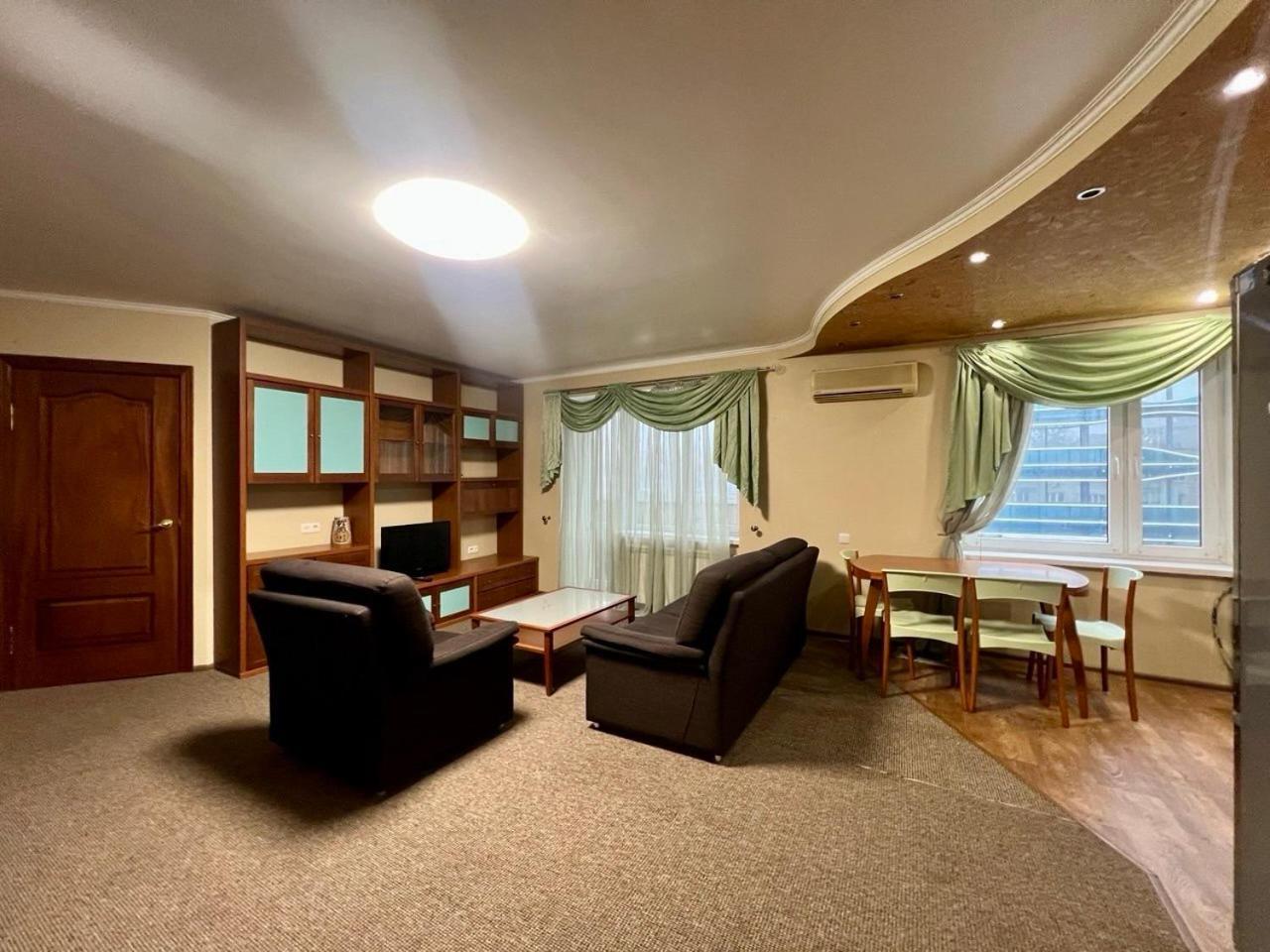 Apartment In The Center Of Киев Екстериор снимка
