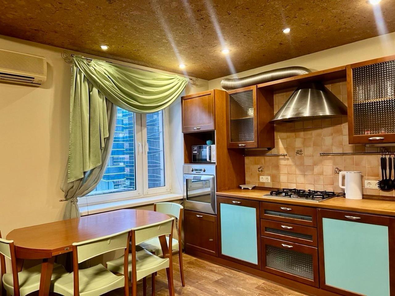 Apartment In The Center Of Киев Екстериор снимка