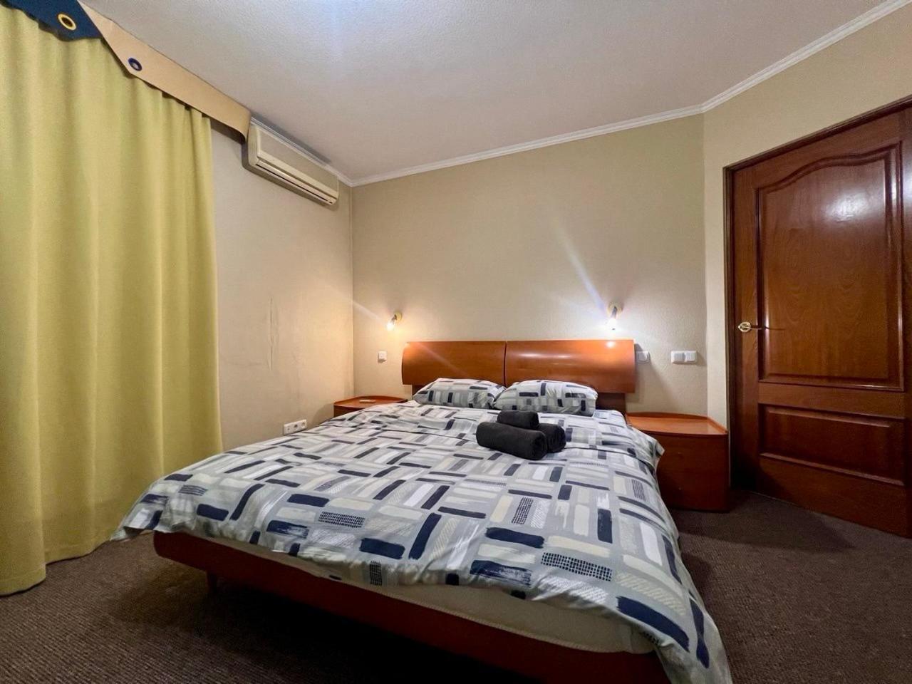 Apartment In The Center Of Киев Екстериор снимка
