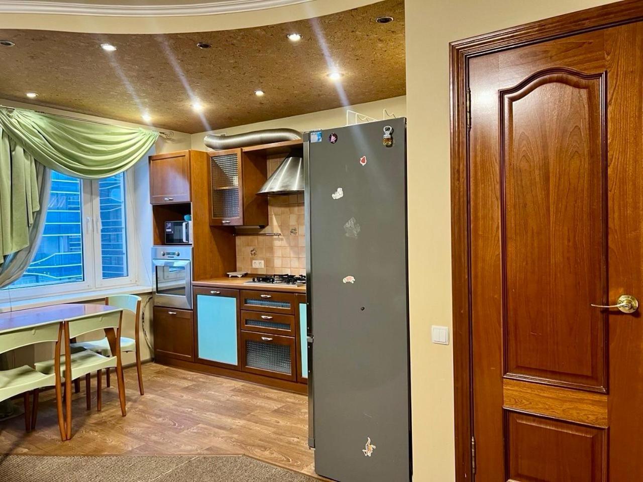 Apartment In The Center Of Киев Екстериор снимка